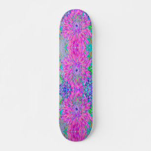 Cool rosa Blau und Lila Künstlerische Dahlia Blüte Skateboard