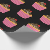 Cool rosa Kuchenmuster auf Schwarz Geschenkpapier (Ecke)