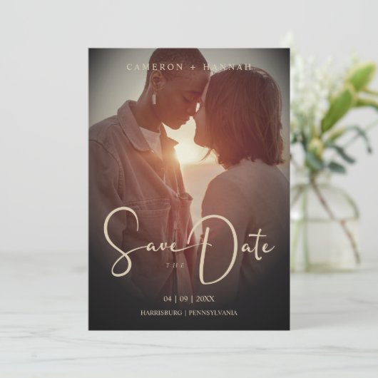 Cool Script Sophisticated Fake Golden Trendy Photo Save The Date (Stehend Vorderseite)