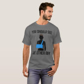 Cool sollten Sie den anderen Typ mit einem brachen T-Shirt (Vorne ganz)