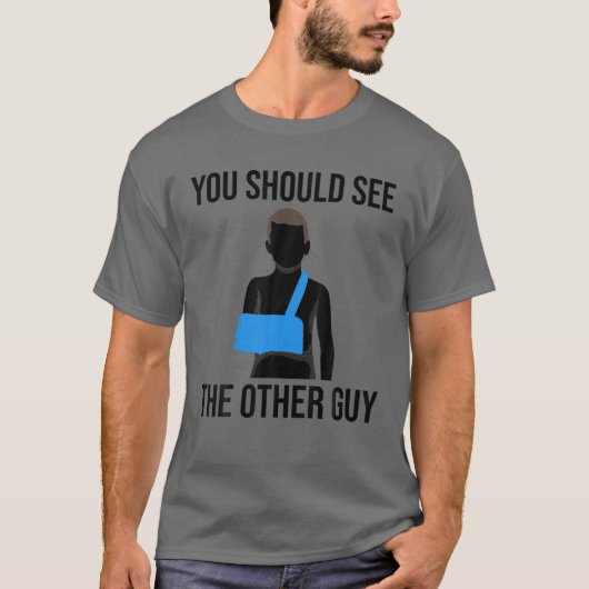 Cool sollten Sie den anderen Typ mit einem brachen T-Shirt (Vorderseite)