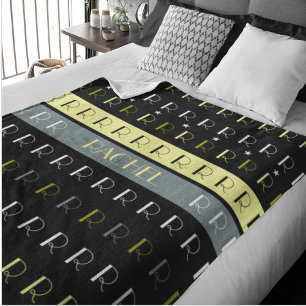Cool Streifen Repliziertes Monogramm auf schwarz Fleecedecke