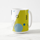 Cool, trendig, modern, geometrisch grün von Memphi Kaffeetasse (VorderseiteRechts)