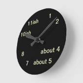 Cool Uber Geek Hipster Black One-ish Clock 2 Runde Wanduhr (Winkel)