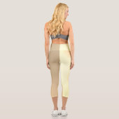 Cool Warm-Gelbes abstraktes geometrisches Muster Capri Leggings (Rückseite)