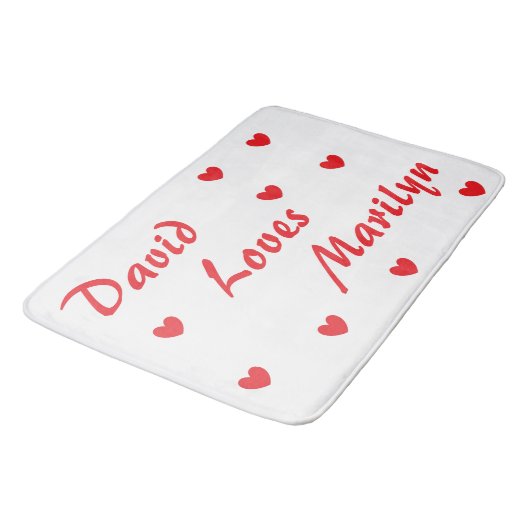 Cool, weiß und rot mit Herz Badematte (Schrägansicht)