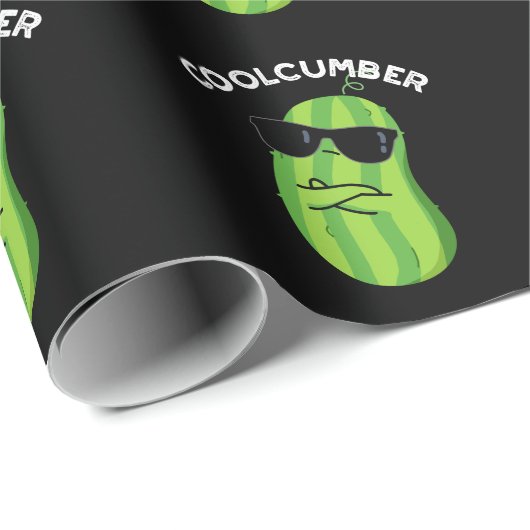 Coolcumber Funny Veggie Cucumber Pun Dark BG Geschenkpapier (Rolleneckpunkt)