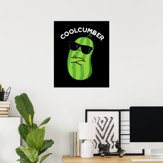 Coolcumber Funny Veggie Cucumber Pun Dark BG Poster (Heimbüro)