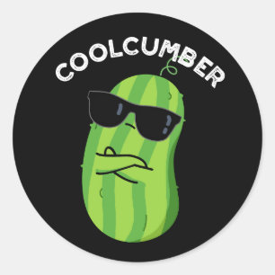 Coolcumber Funny Veggie Cucumber Pun Dark BG Runder Aufkleber