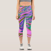 Coole Abstrakte Chartreuse und Hot Pink Groovy Ret Capri Leggings (Vorderseite)