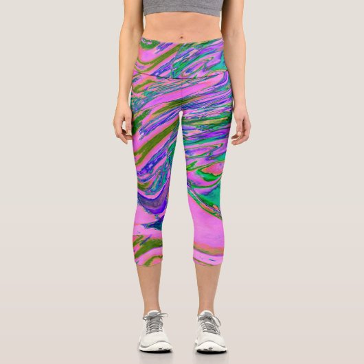 Coole Abstrakte Chartreuse und Hot Pink Groovy Ret Capri Leggings (Vorderseite)