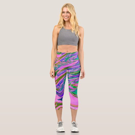 Coole Abstrakte Chartreuse und Hot Pink Groovy Ret Capri Leggings (Vorderseite)