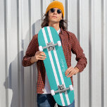 Coole Aquamarine Streifen Skater Monogramm Skateboard<br><div class="desc">Erstellen Sie Ihre eigenen, personalisierten, modernen, coolen, stilvollen, türkisfarbenen aquamarin-weißen Rennstreifen, elegante Typografie-Skripte, beste Qualität harten Rock-Ahorn-Wettkampfdeck skateboard. Zum Anpassen geben Sie einfach Ihren Namen / Monogramm / Initialen ein. Während Sie hinzufügen / Design, werden Sie in der Lage sein, eine Vorschau auf Ihre Erstellung zu sehen, während der gesamten....</div>