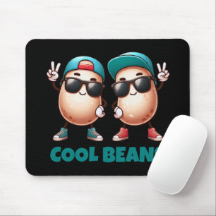 Coole Bohnen tragen Kappen und Sneakers Mousepad