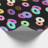 Coole, bunte Donuts schwarz Geschenkpapier (Ecke)