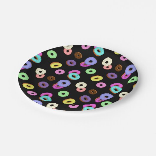 Coole, bunte Donuts schwarz Pappteller (Schrägansicht)