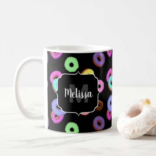 Coole, bunte Donuts schwarze Monogramm Kaffeetasse (Mit Donut)