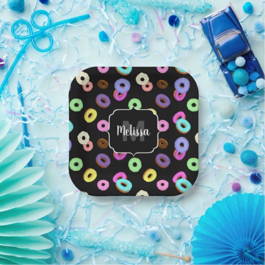 Coole, bunte Donuts schwarze Monogramm Pappteller (Party)