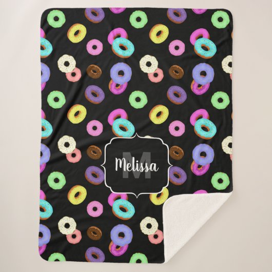 Coole, bunte Donuts schwarze Monogramm Sherpadecke (Vorderseite)