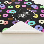 Coole, bunte Donuts schwarze Monogramm Sherpadecke (3/4)