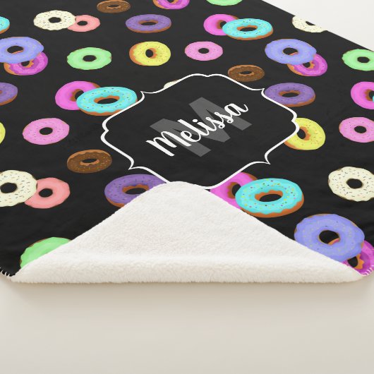 Coole, bunte Donuts schwarze Monogramm Sherpadecke (3/4)