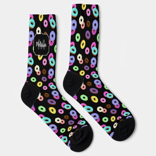 Coole, bunte Donuts schwarze Monogramm Socken (Rechts)