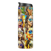 Coole Chicks in Sonnenbrille AI Art Thermosbecher (Nach rechts gedreht)