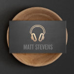 Coole DJ Gold Kopfhörer Schwarze Musik Visitenkarte<br><div class="desc">Stilvolles,  stilvolles Design des digitalen Bildes von Chalkboard-Hintergrund mit goldenem Kopfhörerlogo. Für dunklere Designs empfiehlt sich der Premium Cardstock,  um eine reiche,  robuste Karte zu sichern. Ideal für DJs,  Studio-Musik- und Toningenieure,  Tontechniker,  Digital-Sound-Profis und vieles mehr.</div>