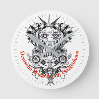 Coole Dogge mit individueller Aufschrift Runde Wanduhr