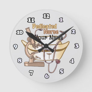 Coole engagierte Krankenschwester Runde Wanduhr