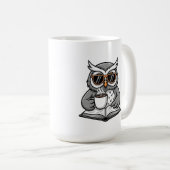 Coole Eule liest mit Kaffee Kaffeetasse (VorderseiteRechts)