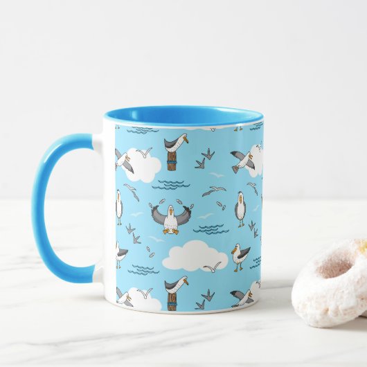 Coole Fun Flock von Seagulls Blauer Himmel und Wol Tasse (Mit Donut)