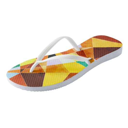 Coole geometrische Formen in warmen Farben Badesandalen (Schrägansicht)