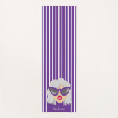 Coole grauhaarige Frau mit BrillenIndividuelle Nam Yogamatte (Vorderseite)