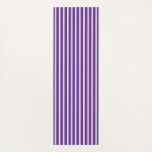 Coole grauhaarige Frau mit BrillenIndividuelle Nam Yogamatte (Rückseite)