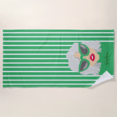 Coole, grauhaarige Frau mit einer grünen Brille na Strandtuch (Vorderseite)