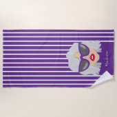 Coole grauhaarige Frau mit Lila Brille nach Maß Strandtuch (Vorderseite)