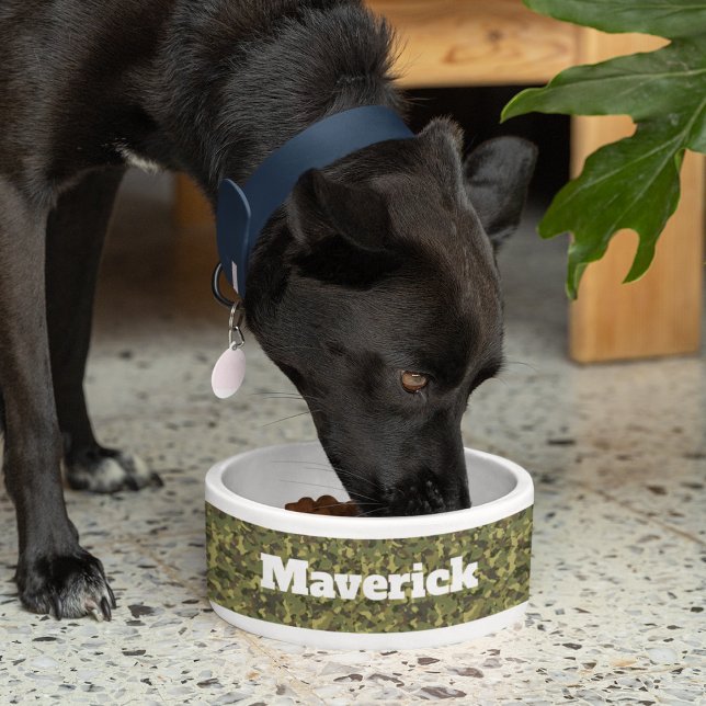 Coole grüne Camouflage Haustiere Personalisierte B Napf (Camo Pet Food Dish Personalized with Cat or Dog's Name )