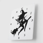 Coole Halloween Hexe reitet ihre Broom-Silhouette Quadratische Wanduhr (Winkel)