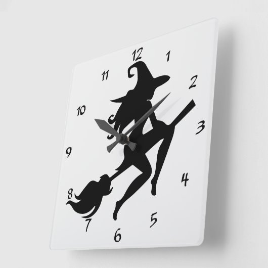 Coole Halloween Hexe reitet ihre Broom-Silhouette Quadratische Wanduhr (Winkel)