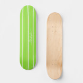Coole, hellgrüne Streifen Mit Monogramm Skateboard (Vorderseite)