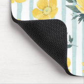 Coole himmelblaue Streifen und ein gelbes Mohnpols Mousepad (Ecke)