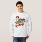 Coole Katze und Karpfen auf Skateboard T-Shirt (Vorne ganz)