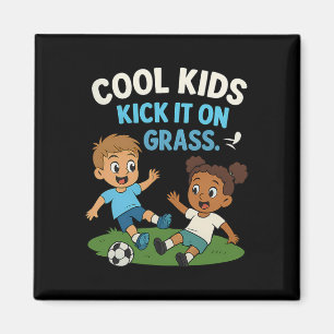 Coole Kids Kicken Auf Gr Jugendfußball-Grafik Magnet