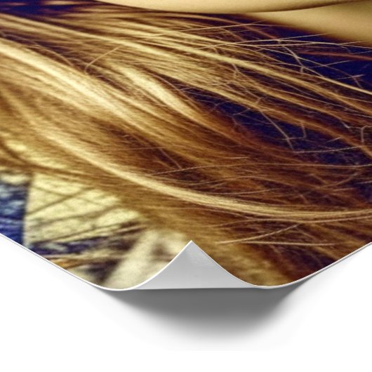 Coole Lady mit Reflektion in ihrer Sonnenbrille Poster (Ecke)