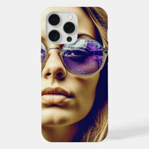 Coole Lady mit Spiegelung in ihrer Sonnenbrille iPhone 15 Pro Max Hülle