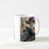 Coole MAGA Kuh mit Gun und Camouflage Niedlich AME Kaffeetasse (VorderseiteRechts)
