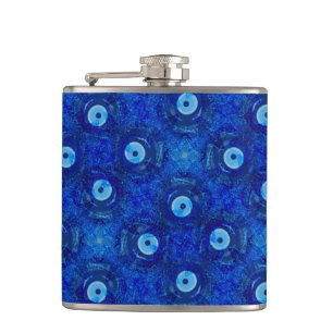 Coole, moderne digitale Kunst des blauen bösen Aug Flachmann