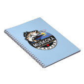 Coole Muskoka Kanada Fischerei Wappen im Freien Notizblock (Rechte Seite)