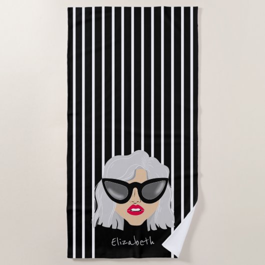 Coole Oma-Frau mit Brille-Individuelle Name Strandtuch (Vorderseite)